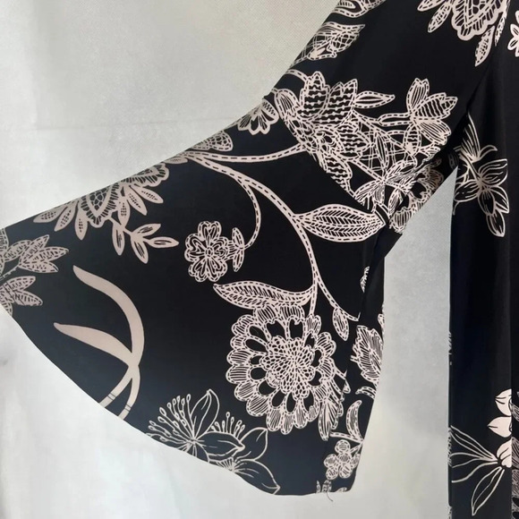 Kasper Black & White Floral Scoop Neck 3/4 Bell Sleeve Blouse Sz MD - Picture 3 of 7